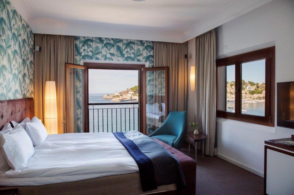 Medium, Sea View