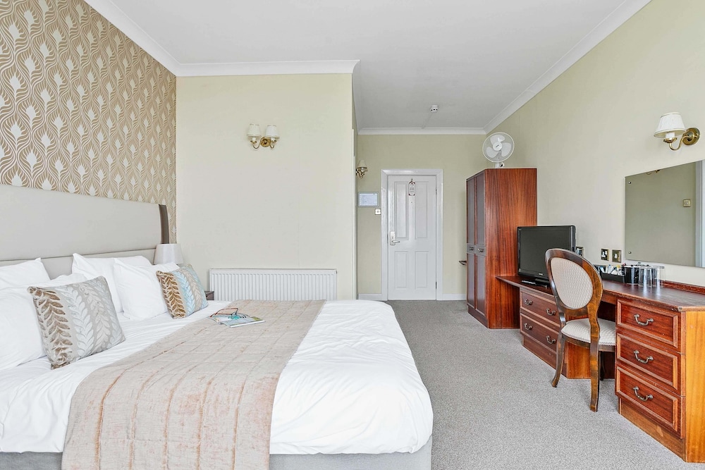Royal Beacon Hotel 8/45