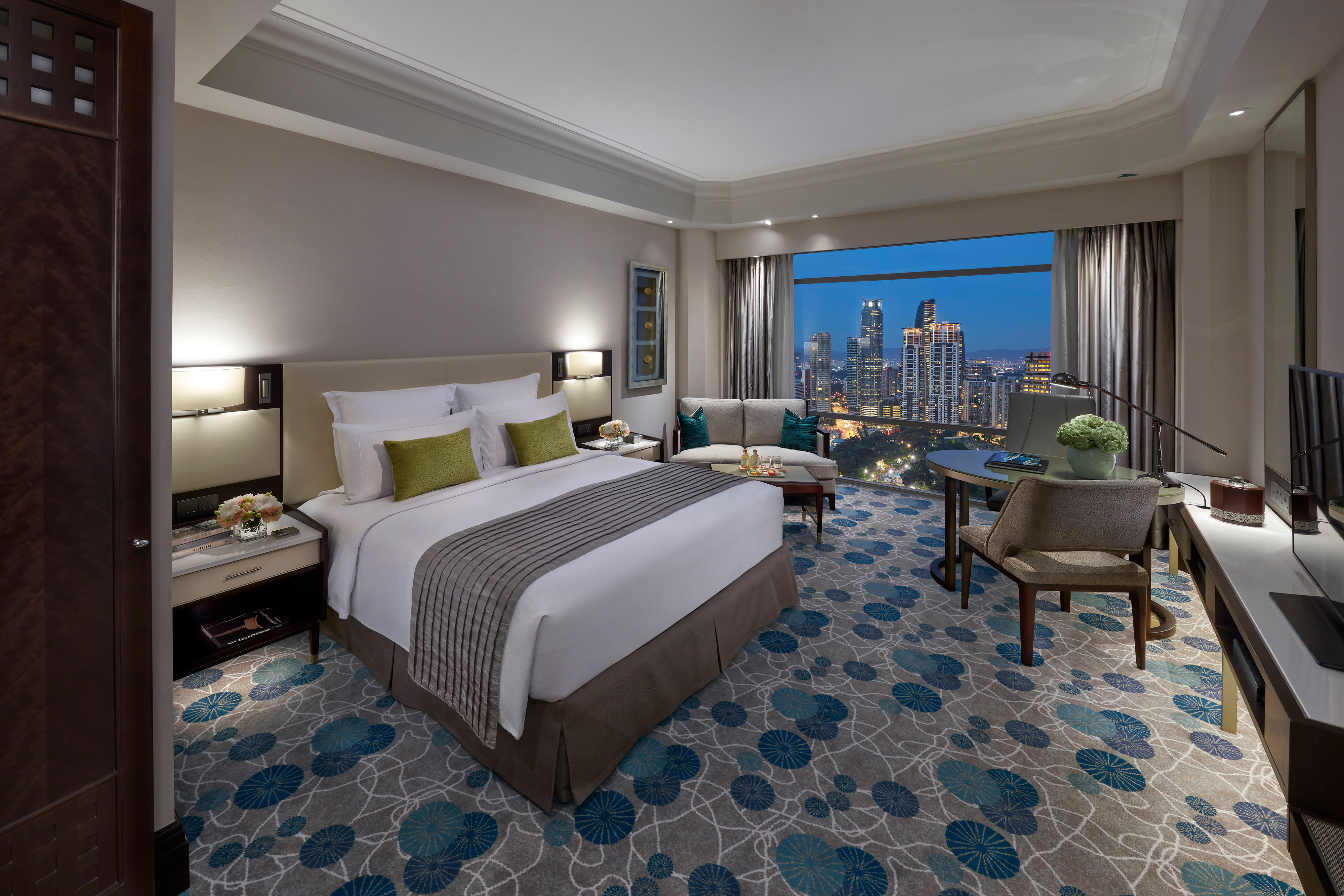 DELUXE, KING BED, PARK VIEW