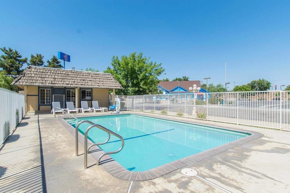 Motel6 Kingsburg, CA 37/47