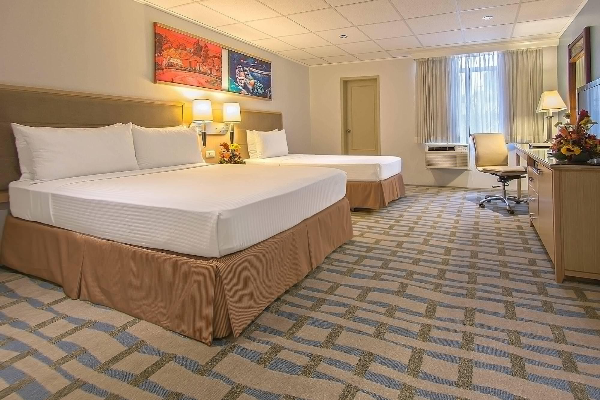 Room, Multiple Beds