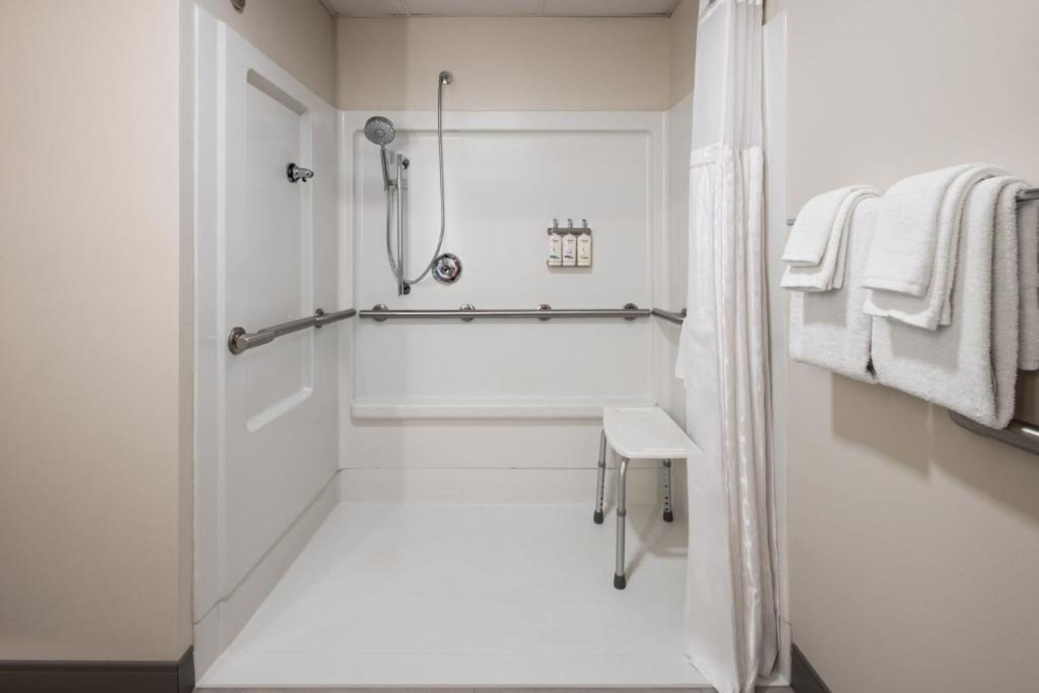 غرفة بسرير كينج لذوي الإعاقة، Holiday Inn Express Hotel Suites Meriden 4/4