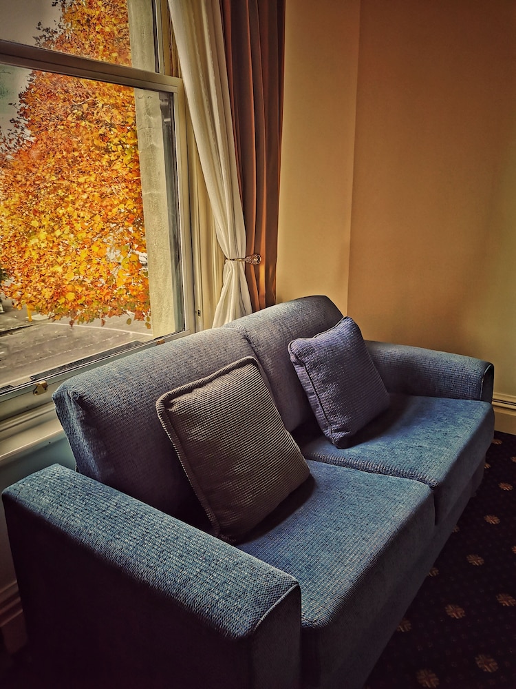 Highland House Boutique Hotel 26/35