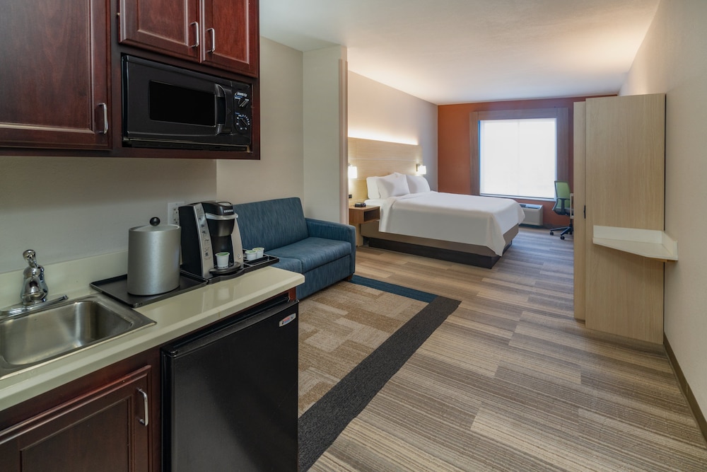 Holiday Inn Express Hotel And Suites Magee 37/49
