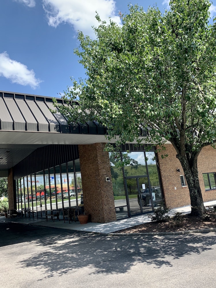 Days Inn by Wyndham - St. George, SC 3/41