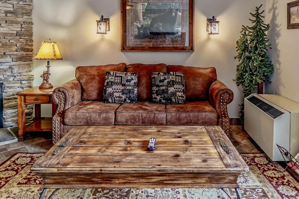 Olde Gatlinburg Rentals 30/50
