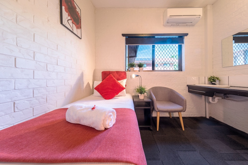 Ascot Budget Inn 55/77