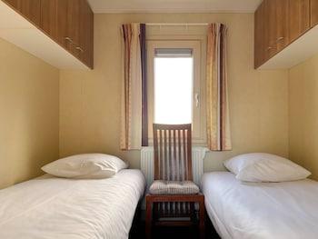 2 Bedrooms, Overwater, Bungalow, 4 Beds