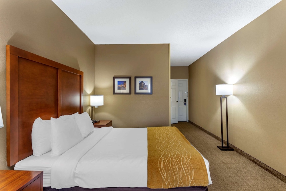 Comfort Inn Gurnee near Six Flags 15/35