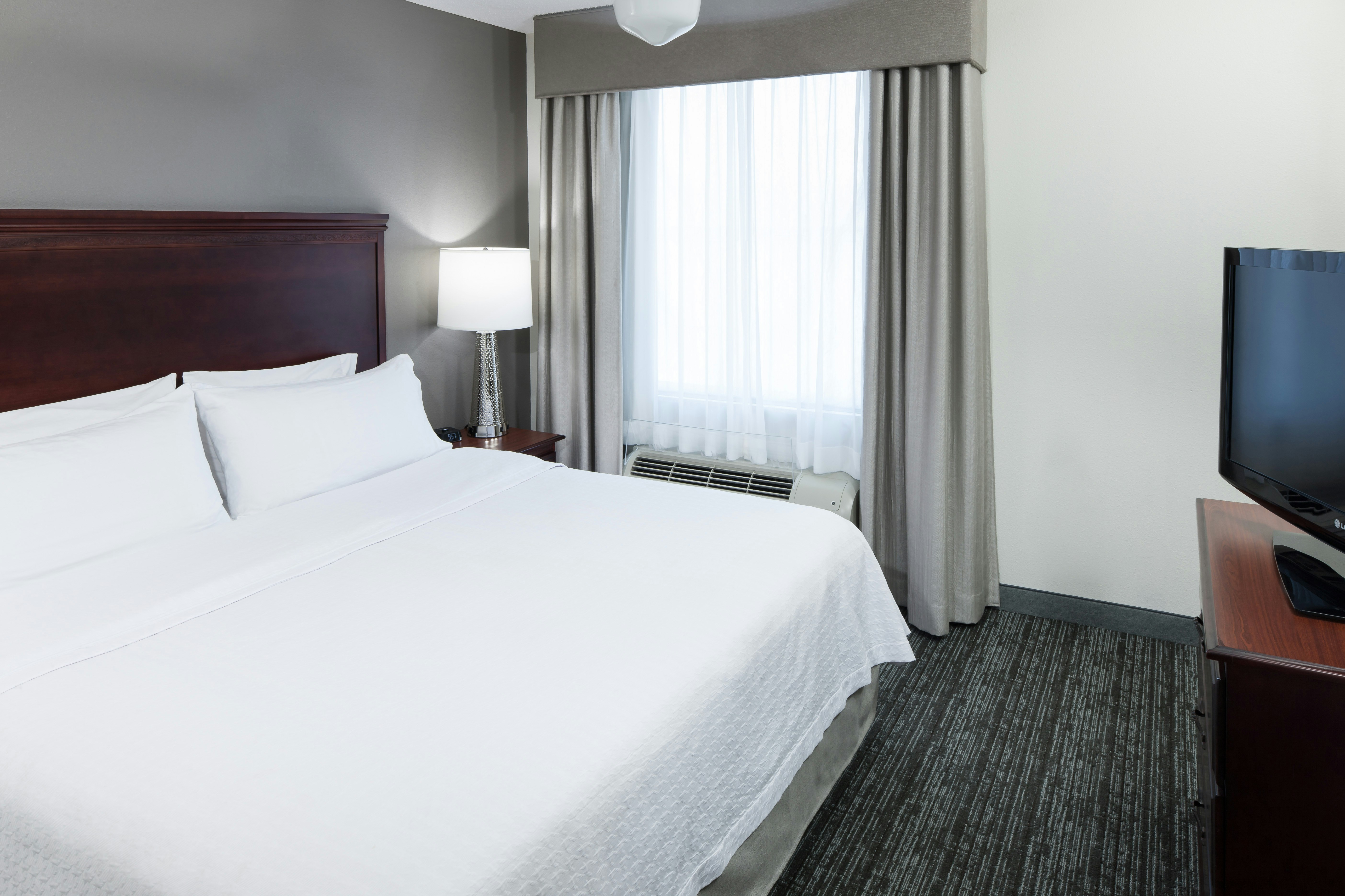 STUDIO, SUITE, KING BED