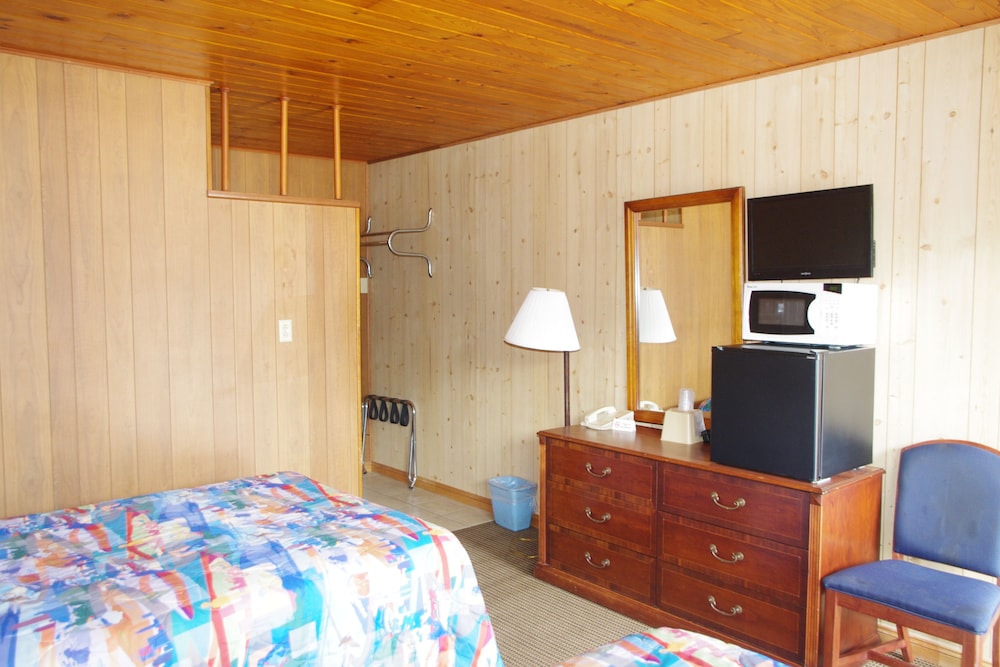 Love Hotels Western Holiday at Harlan Lake NE 23/51