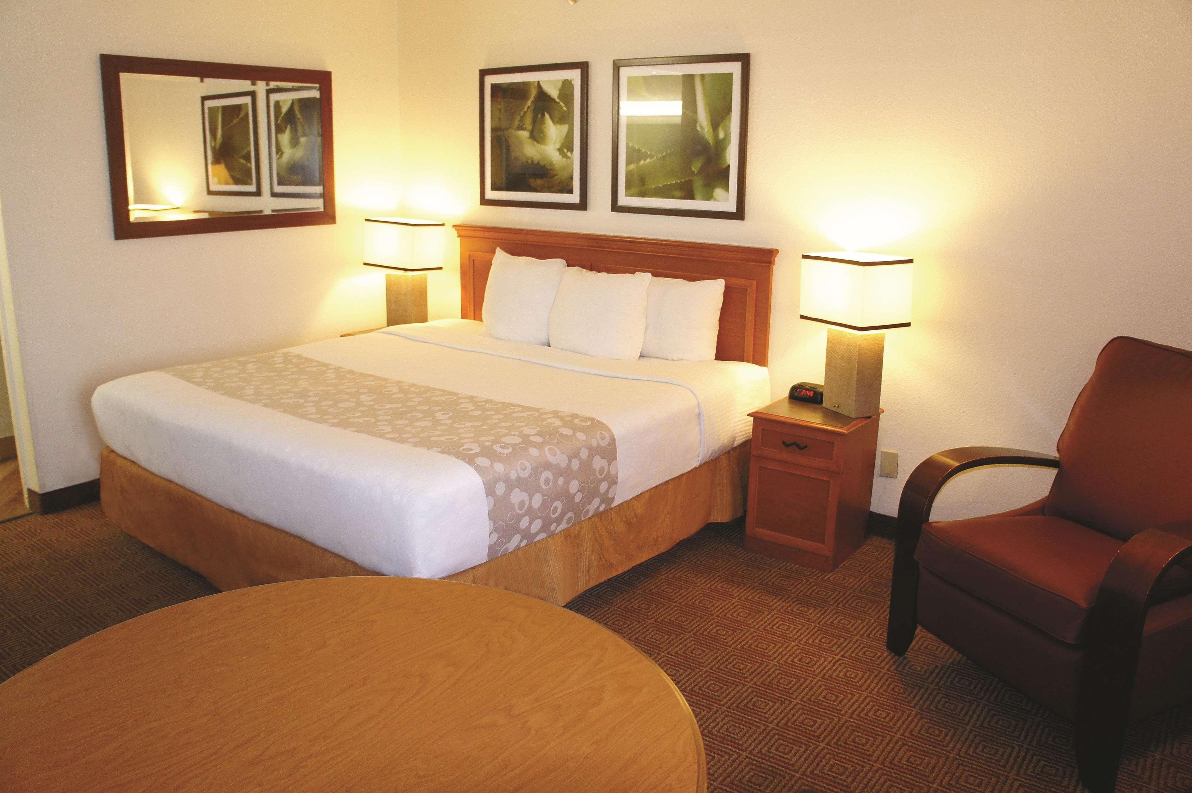 Hotel Kansas City North 5/15