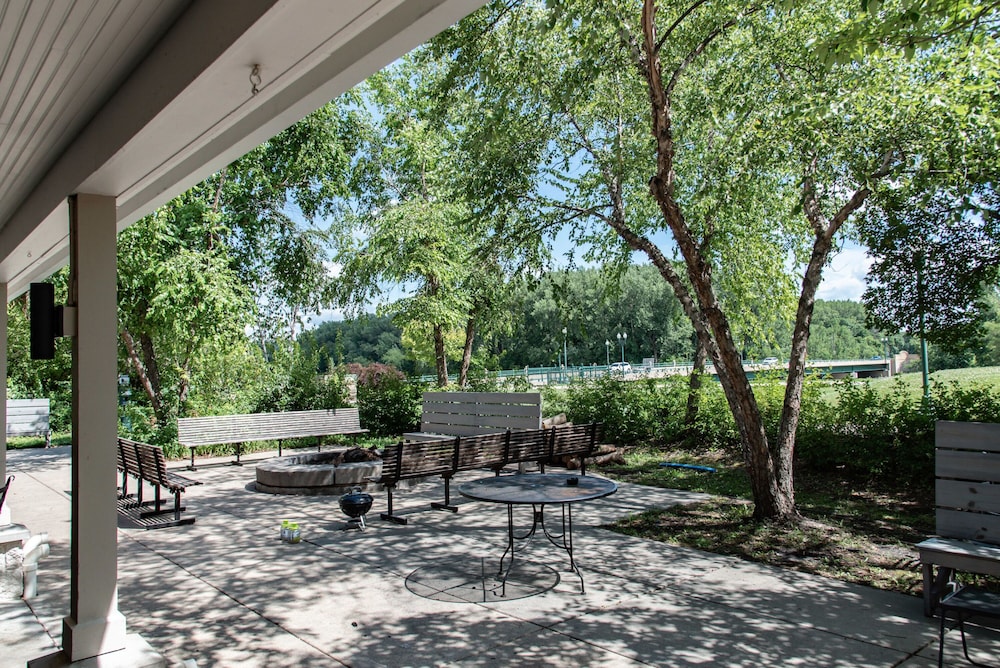 Norwood Inn And Suites Chaska 30/47