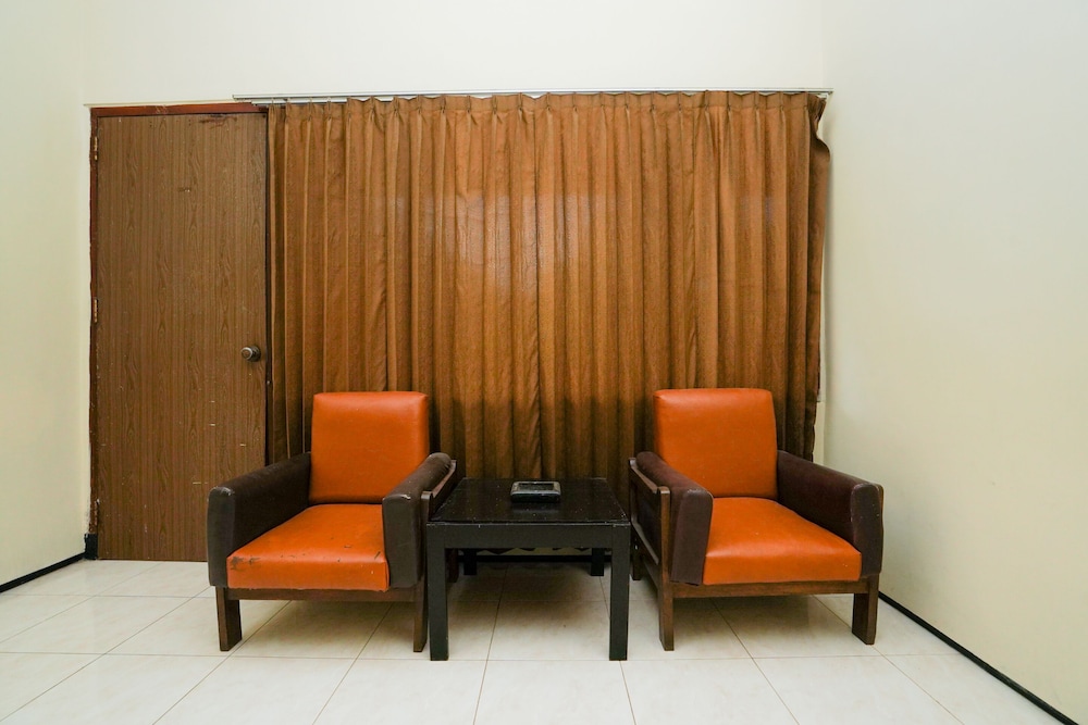 OYO 1652 Hotel Tampiarto 30/35
