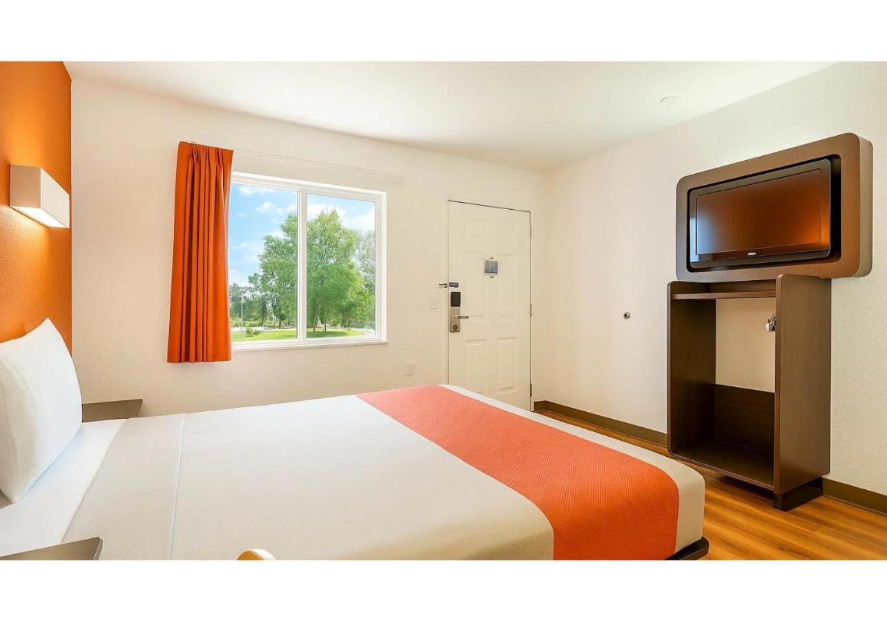 غرفة بسرير كوين، Motel6 Carlsbad, CA Beach 3/10