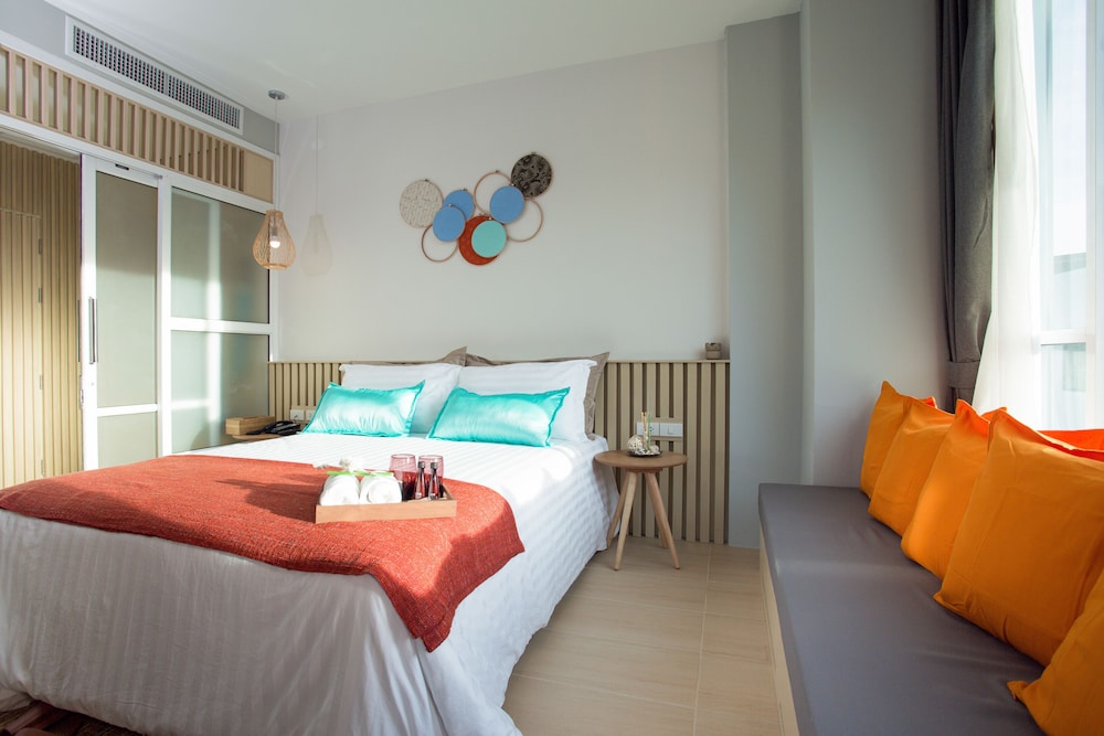 DUPLEX, STUDIO