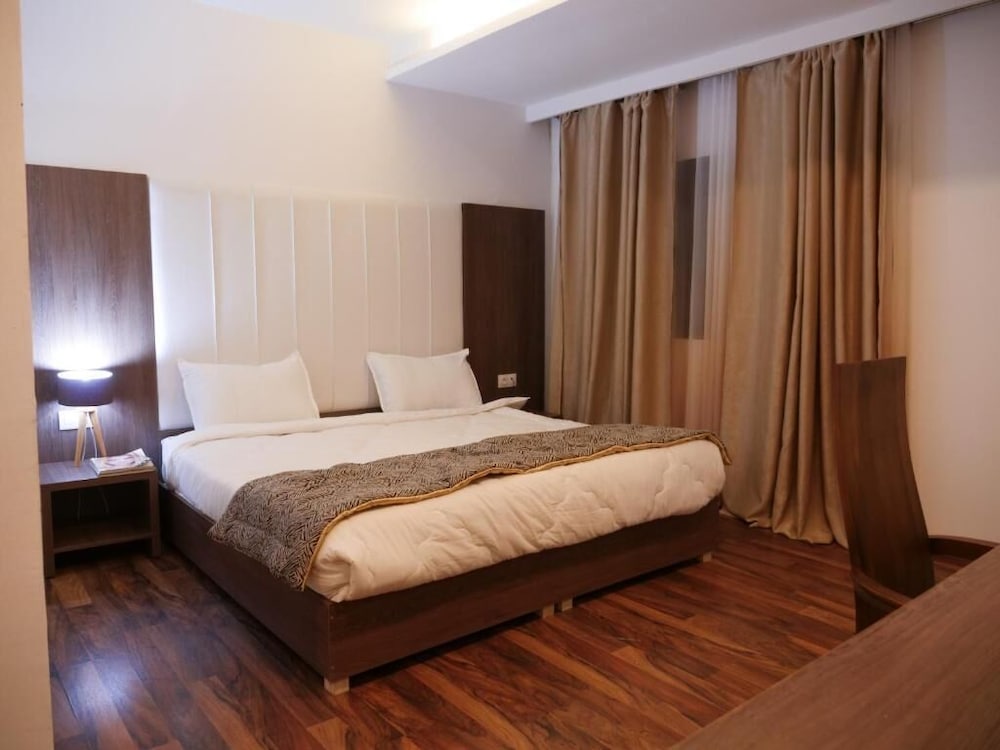 Hotel Royal Elisa 16/48
