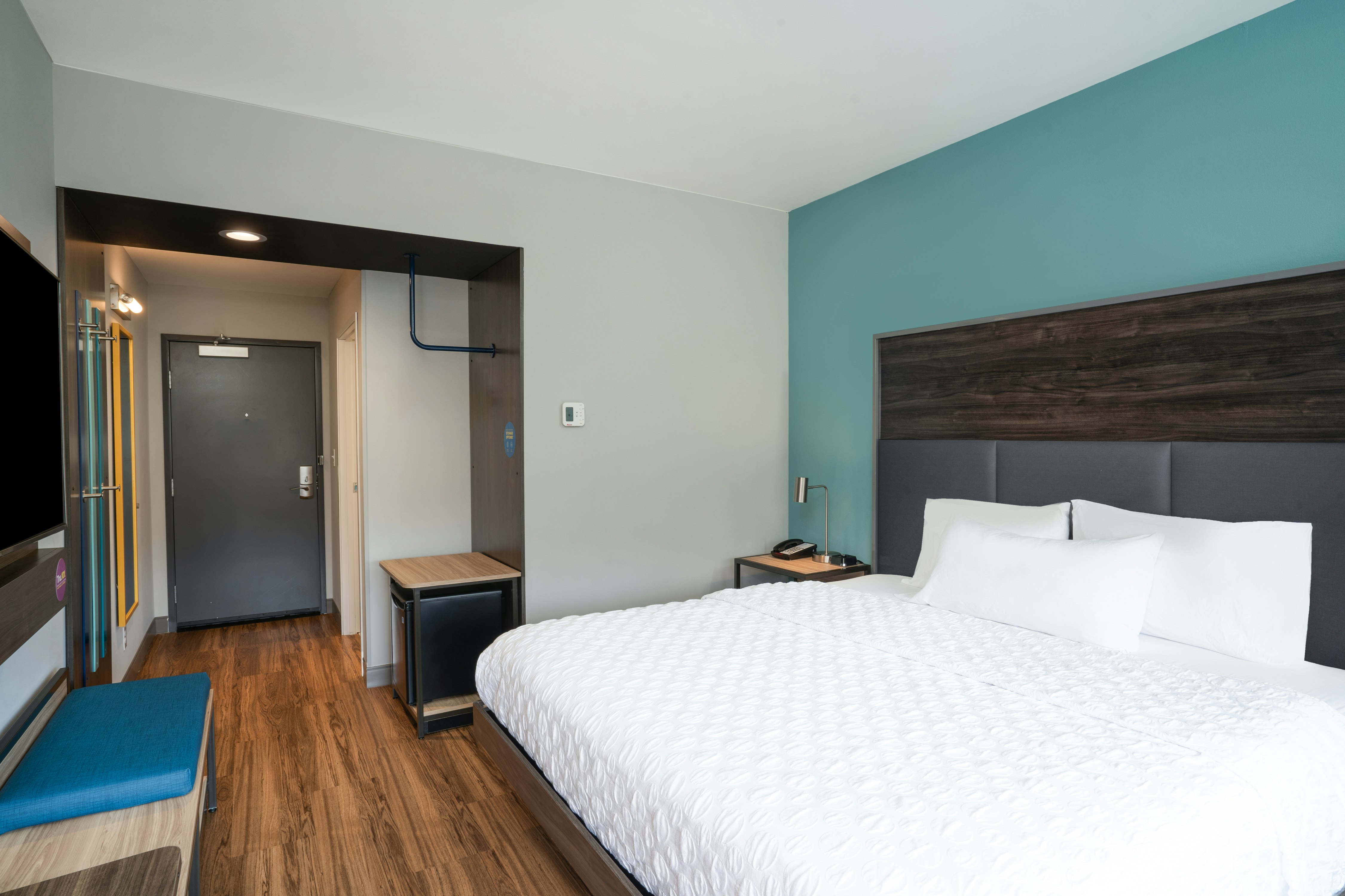 ROOM, KING BED