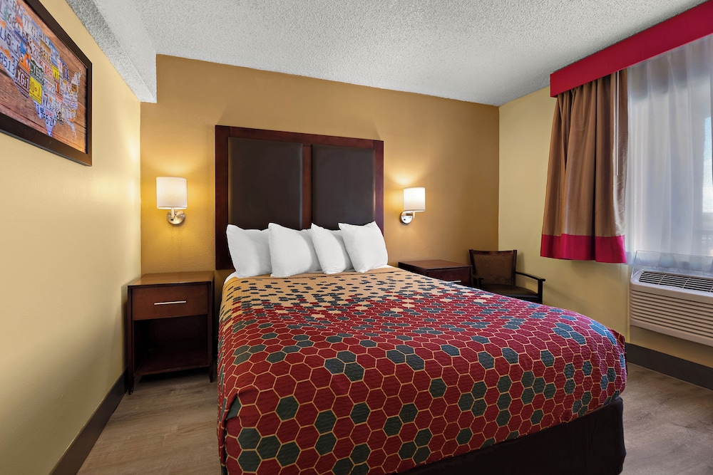STANDARD, QUEEN BED