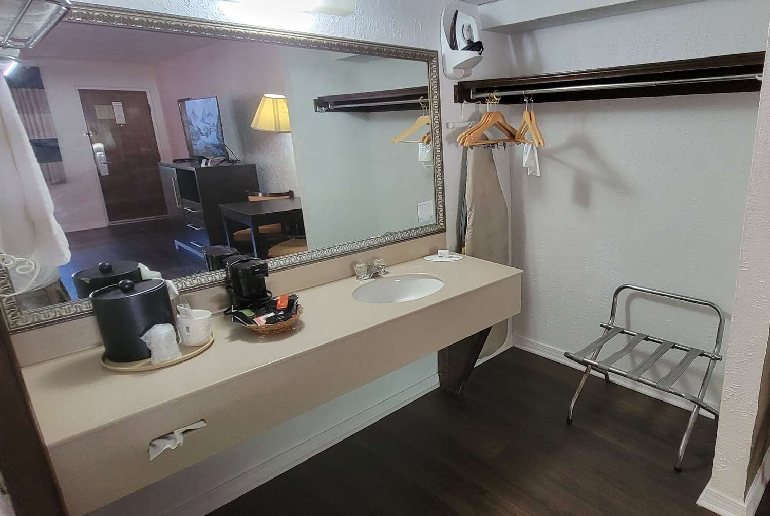 Ramada by Wyndham Mountain Home 39/40