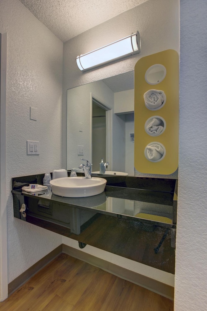 Motel6 Santa Ana, CA - Irvine - Orange County Airport 42/54