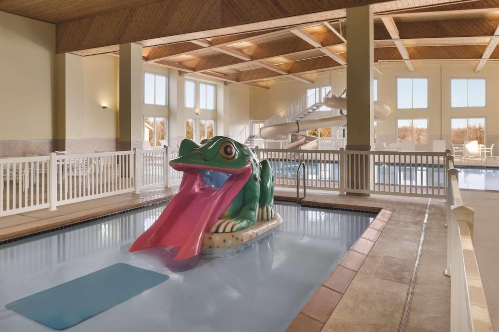 Country Inn & Suites by Radisson, Galena, IL 39/67