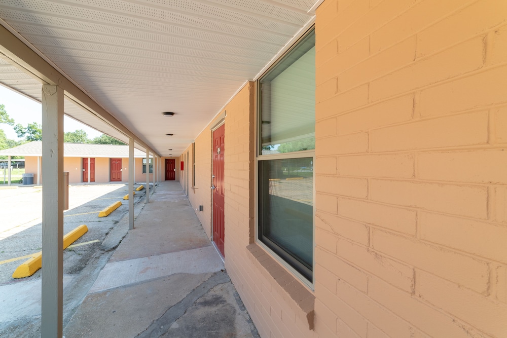 Budget Inn & Suites 31/56