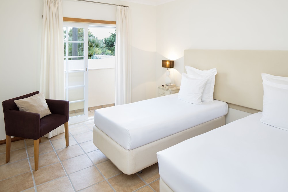 Praia Del Rey Golf And Beach Resort - The Village 23/50