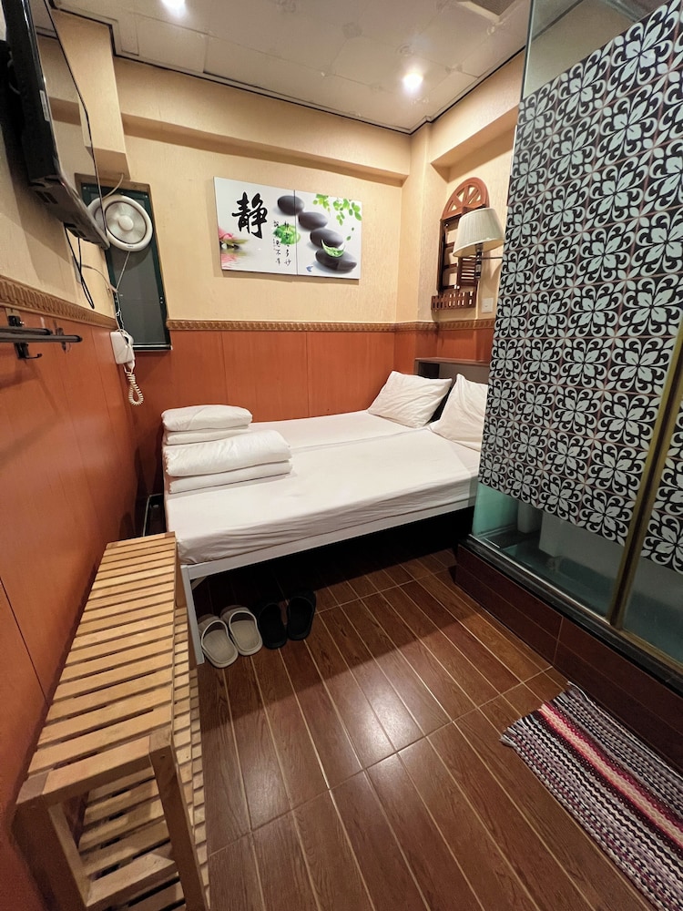 Venetian Hostel 25/50