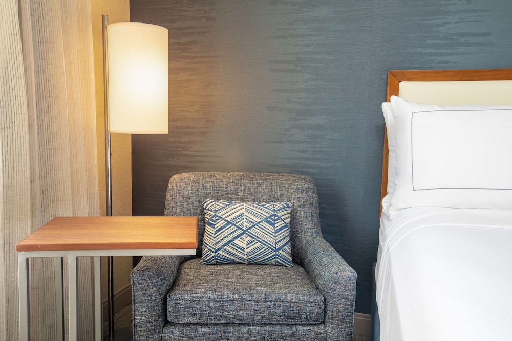 DoubleTree by Hilton Ann Arbor North (ex Holiday Inn Ann Arbor-Near The Univ. Of Mi) 27/49