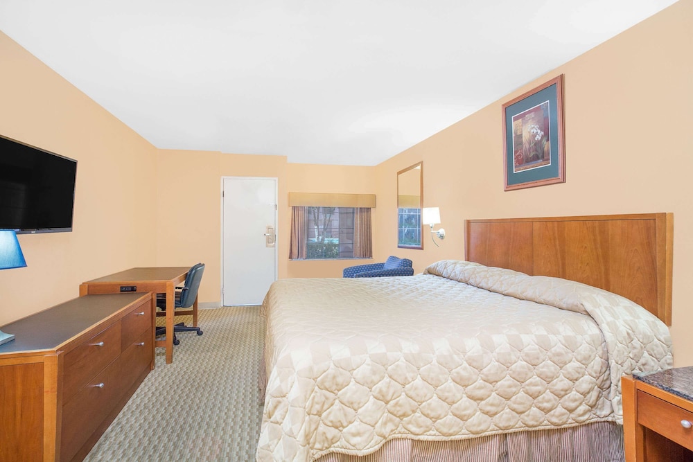 Super 8 By Wyndham San Angelo 4/12