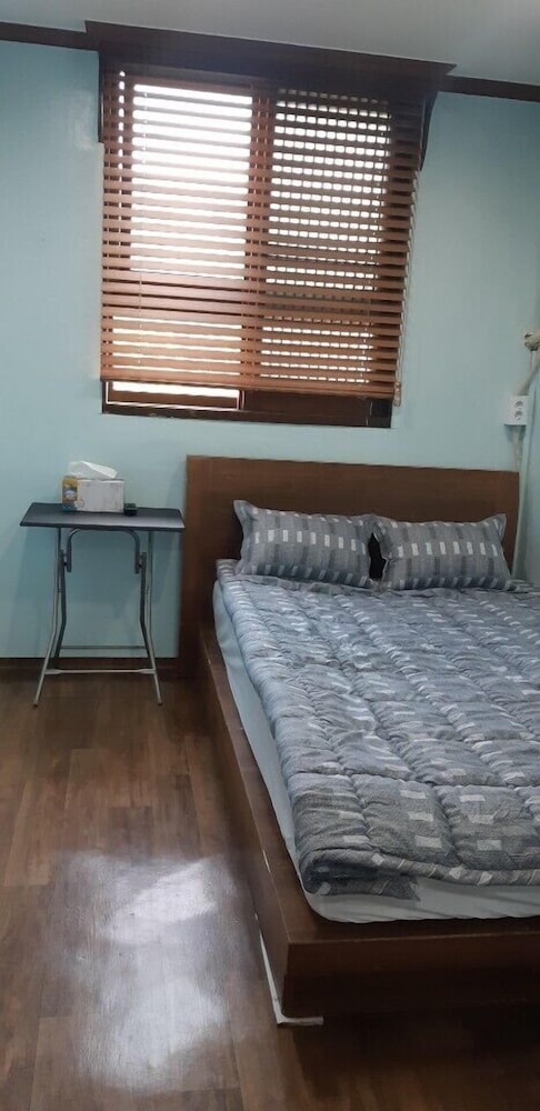 ROOM, DOUBLE BED