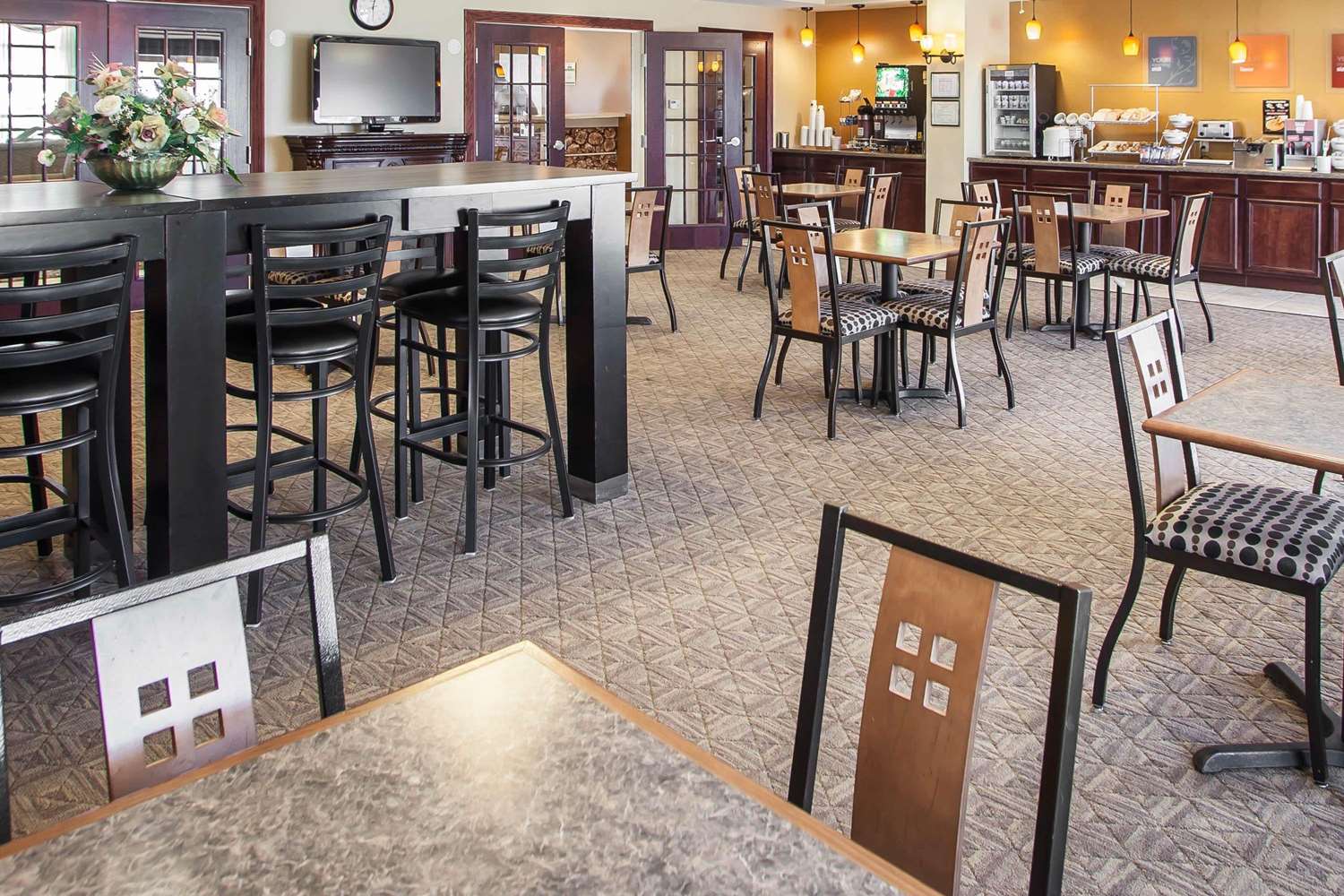 Comfort Suites Bloomington I-55 And I-74 16/25