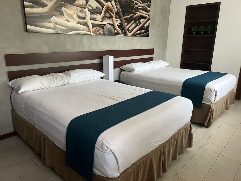 Isla Verde Hotel 7/43
