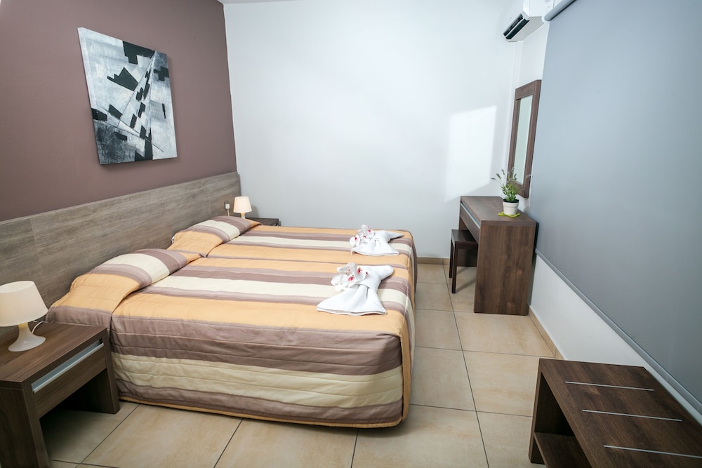 ONE BEDROOM APARTMENT SUPERIOR