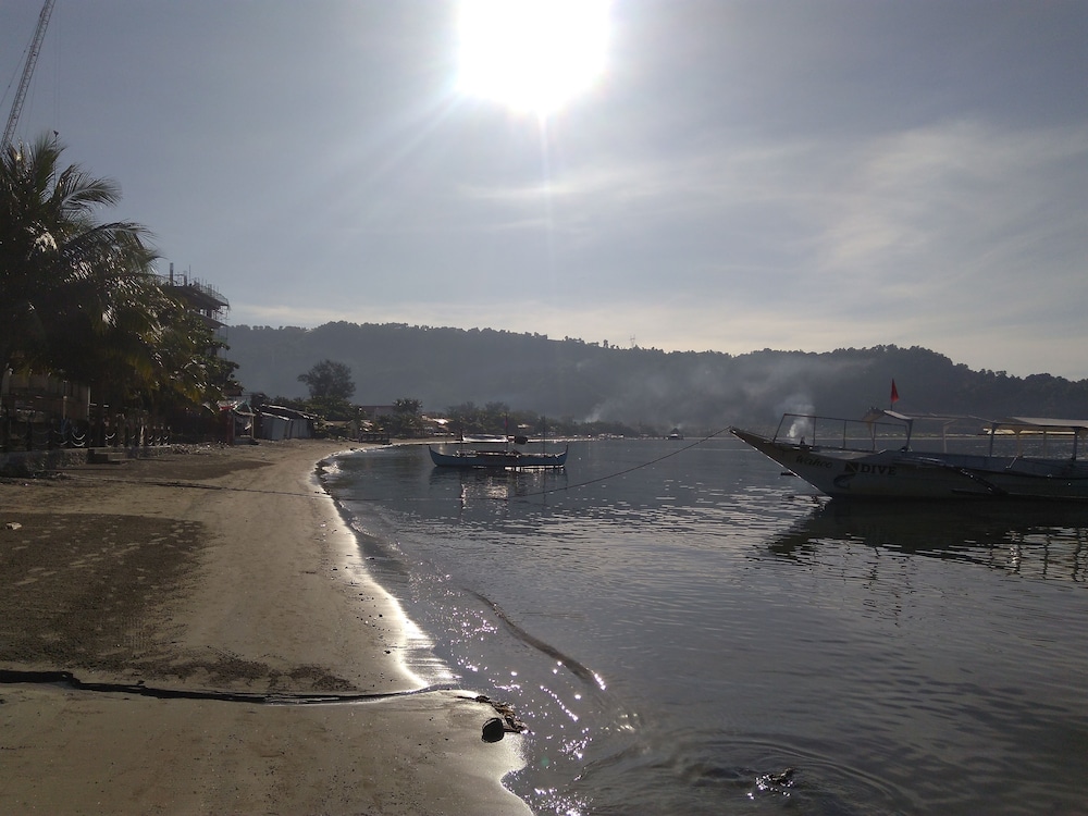 Mango's Beachfront Resort 64/69