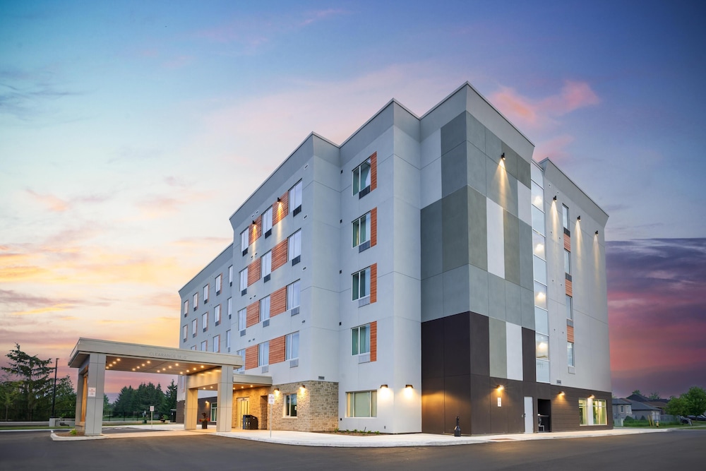 Best Western Plus Kawartha Lakes Hotel & Suites 1/52