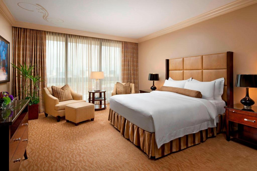 1 Bedroom, Governor, Suite, King Bed