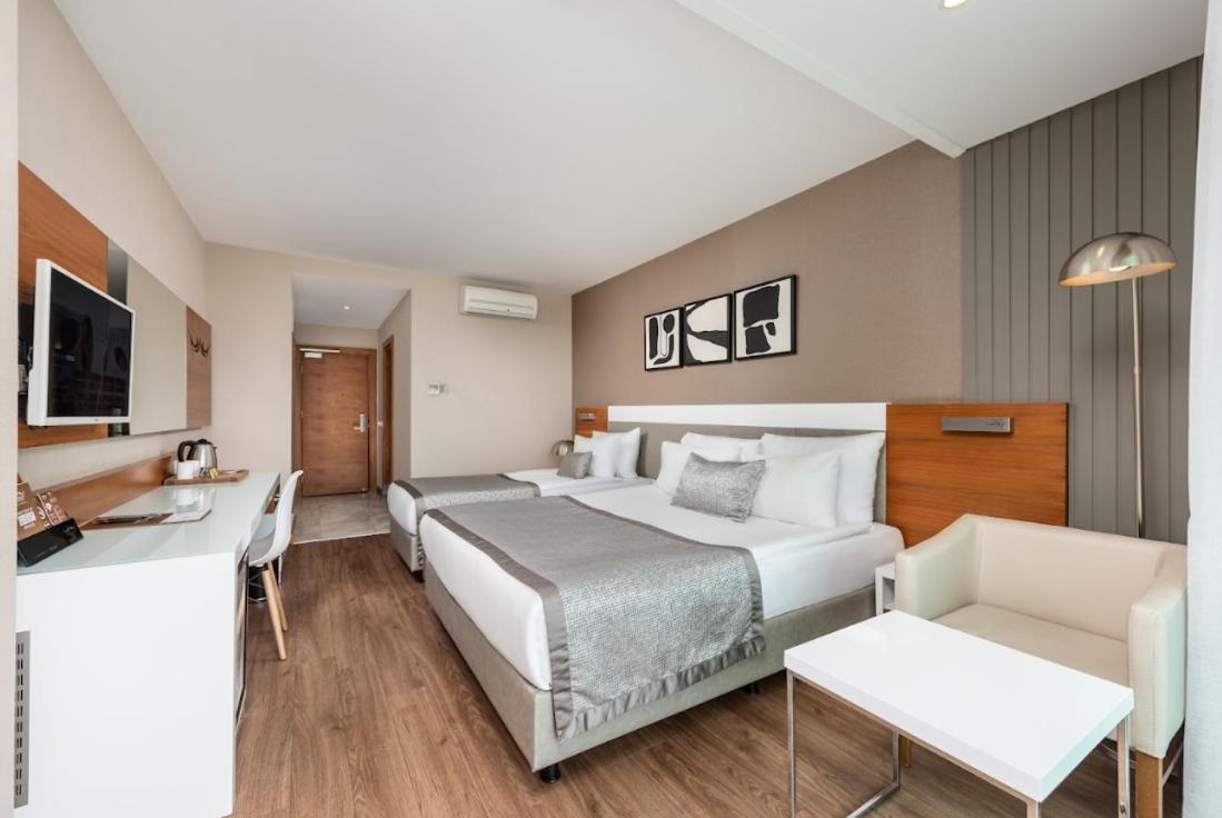 Standard, Triple, Side Sea View