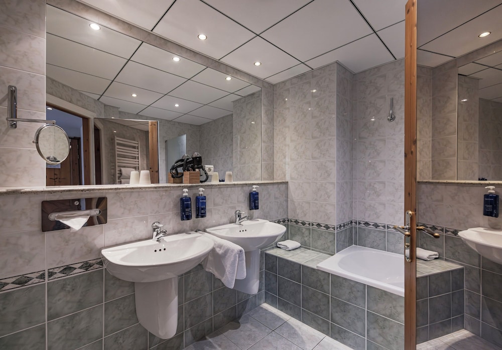 Le Parc Hotel Restaurants And Spa 50/50