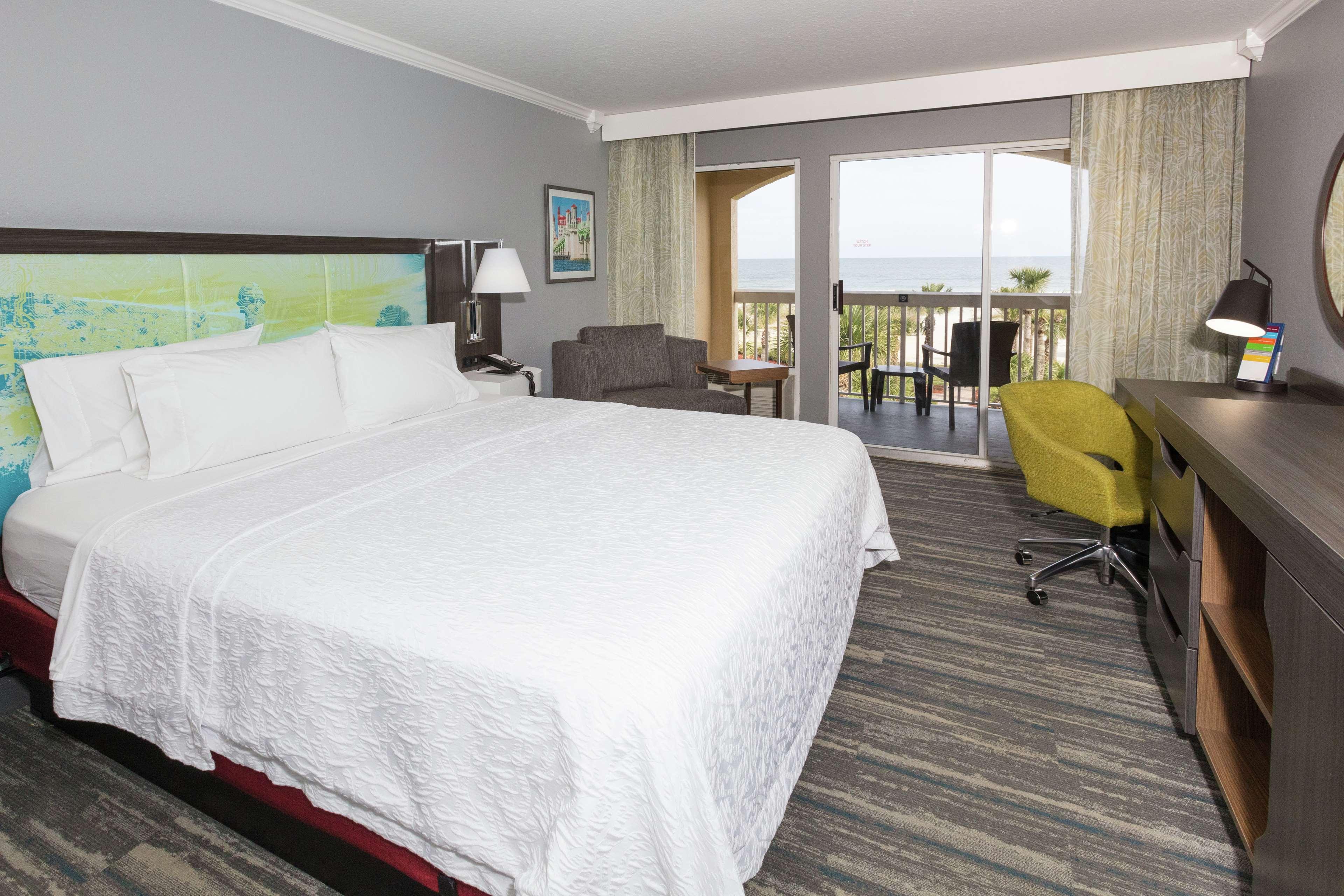 SUITE, KING BED, BEACH VIEW, JETTED TUB