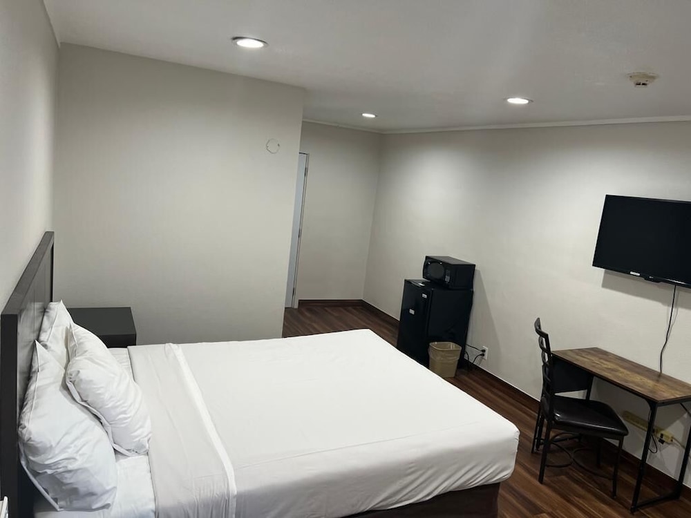 Basic, Single, Queen Bed