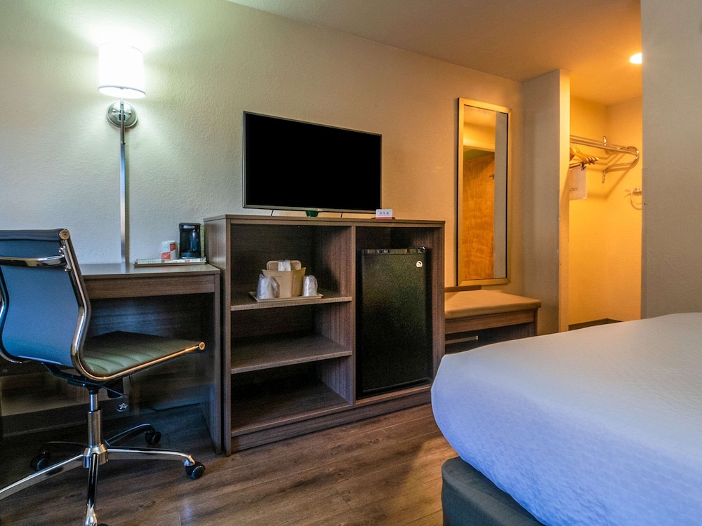 Econo Lodge Cherokee, NC 11/27
