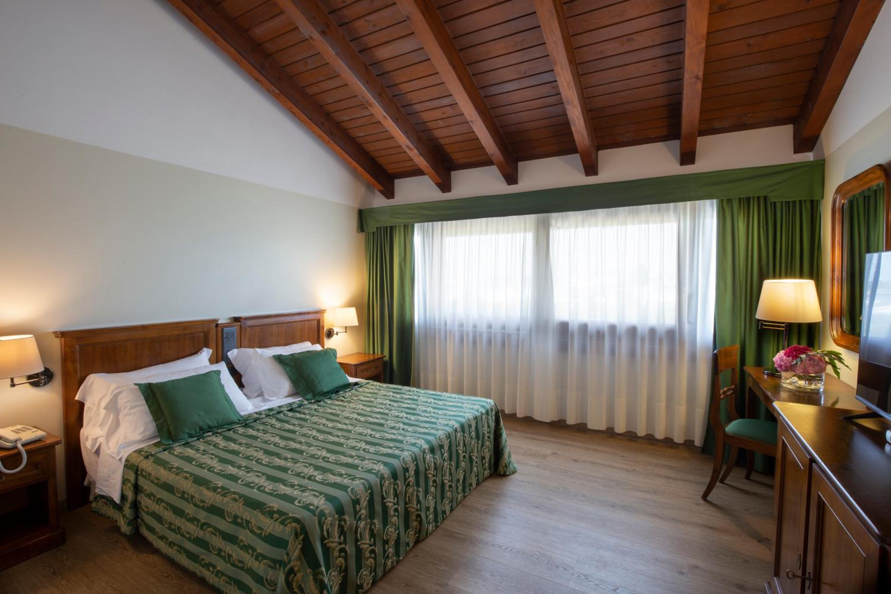 Room, Double or Twin Bed