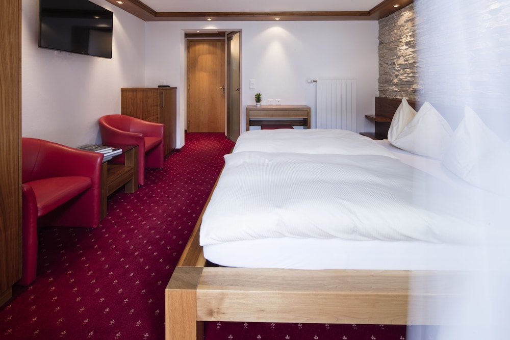 ROOM, DOUBLE BED
