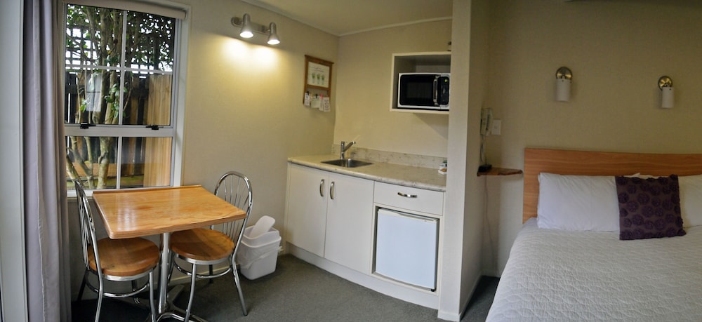 Cottage Mews Motel 42/72