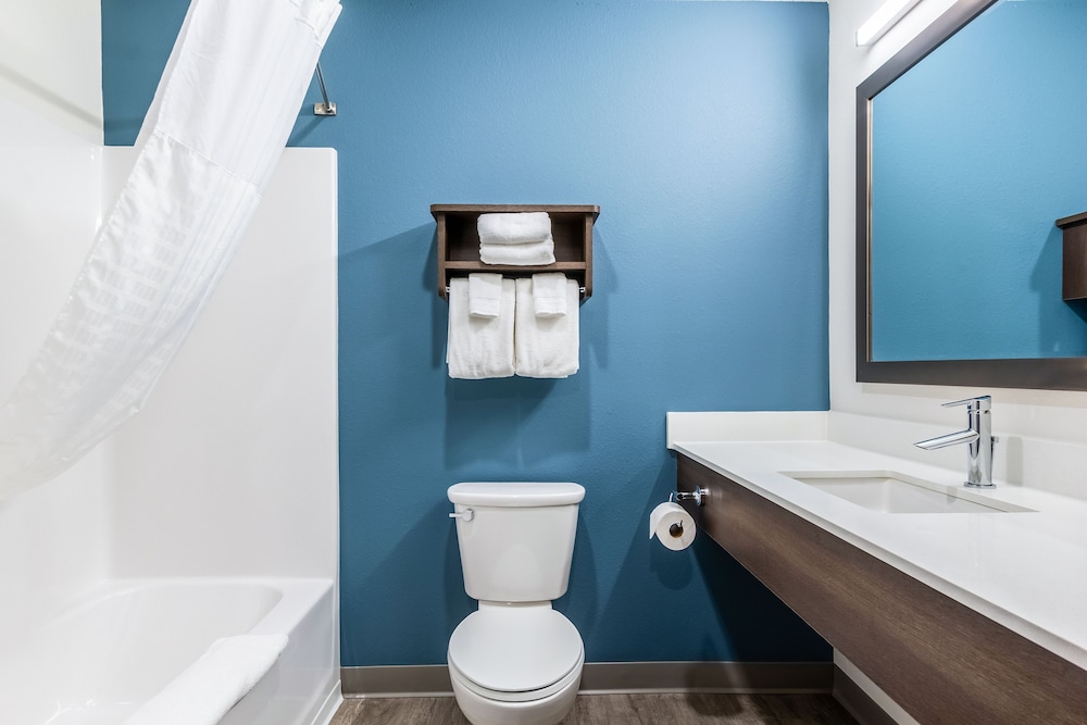 WoodSpring Suites Colton 17/40