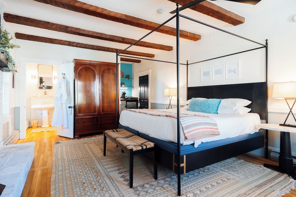 The Mercury Hotel Provincetown 20/62