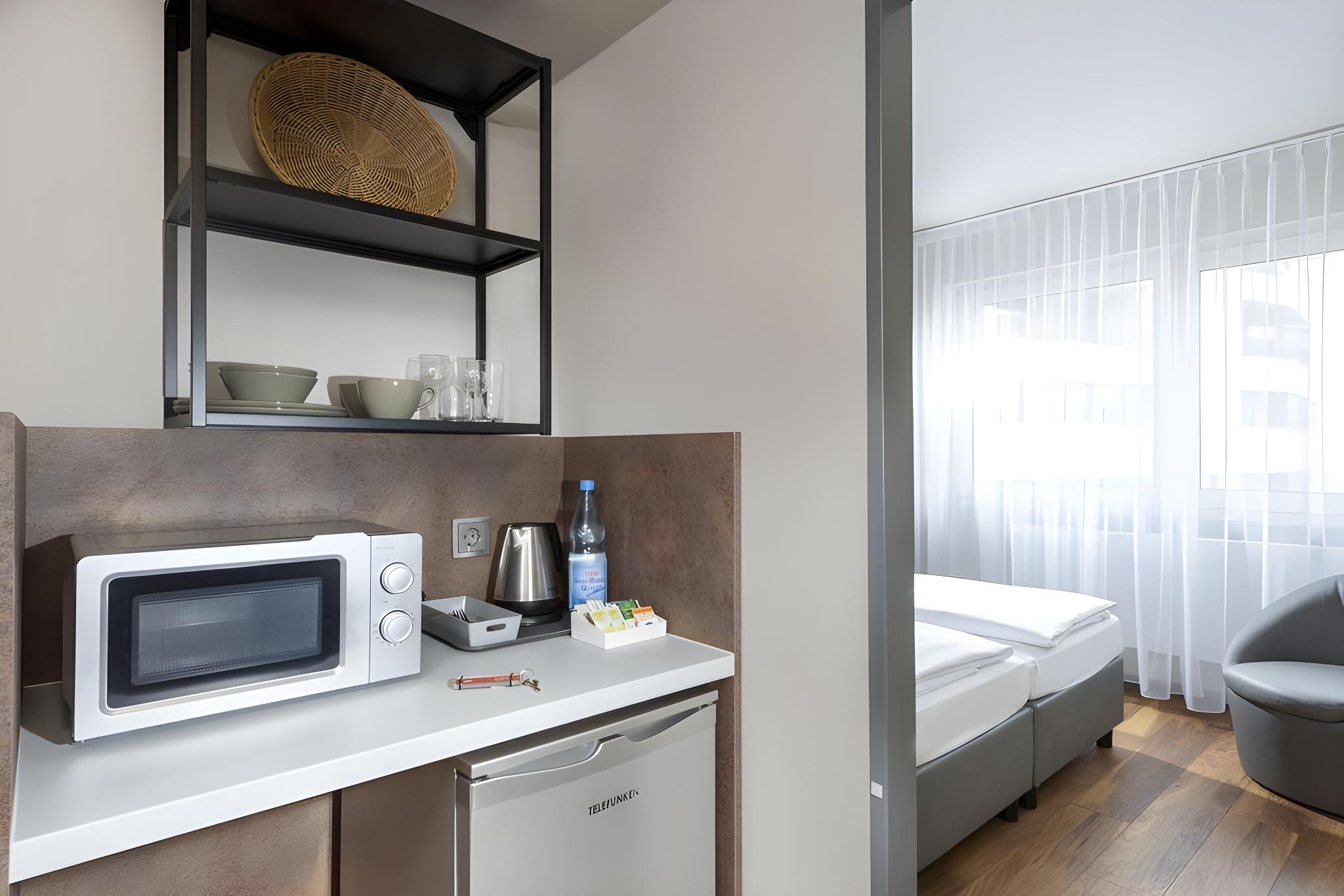 Pure, Plus, Single, Courtyard View