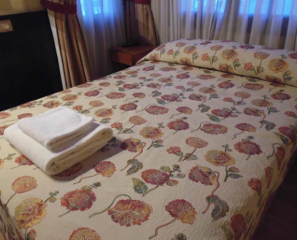 VILLA BRESCIA HOTEL 30/54